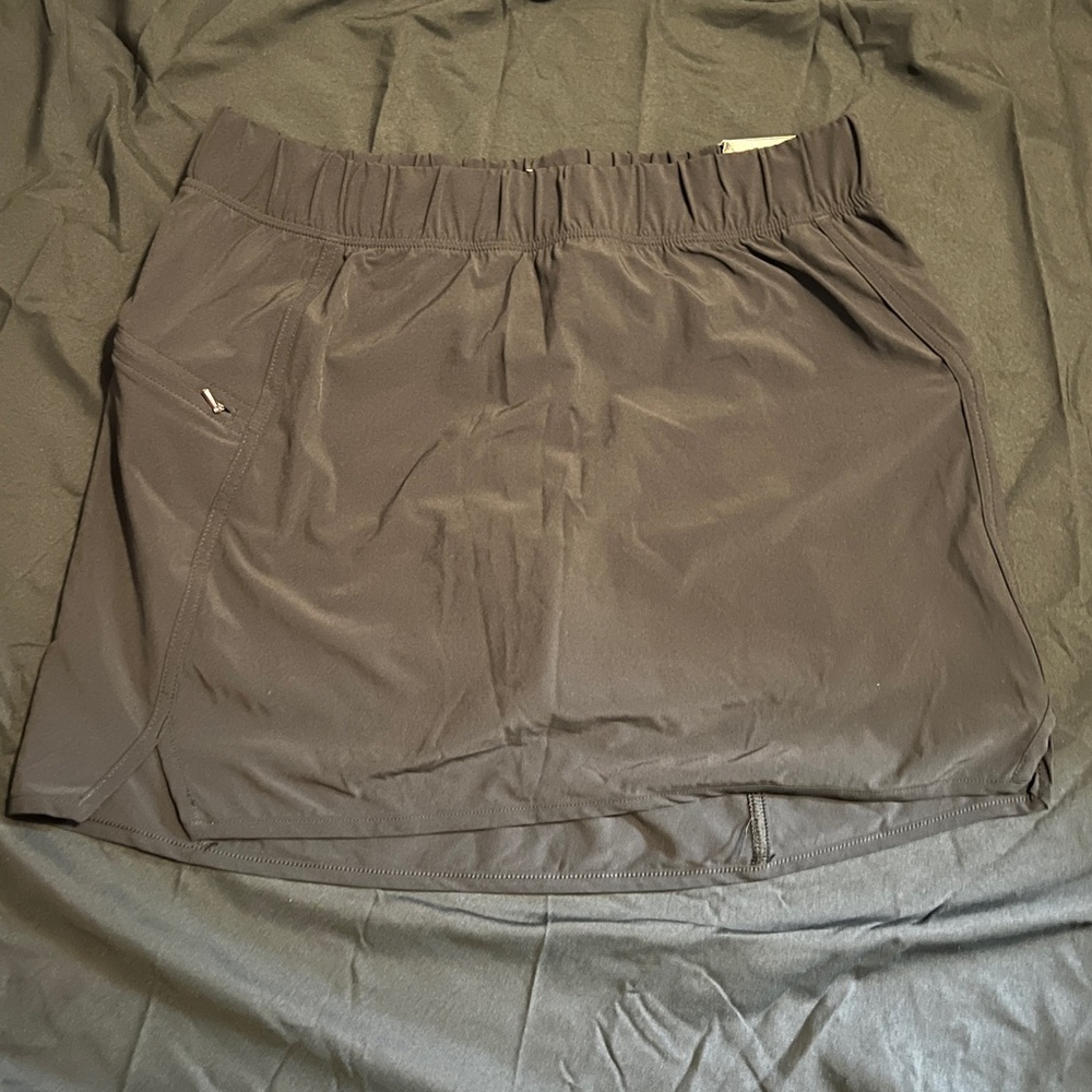 Black Mid-Rise Skort by CALIA